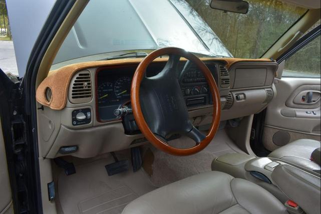 Photo of 1998 Black Chevrolet Tahoe