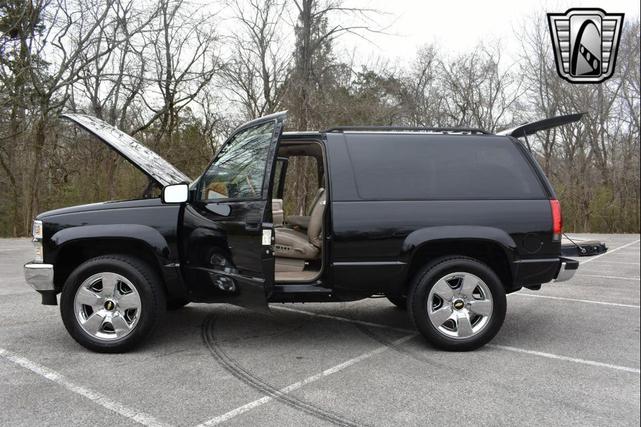 Photo of 1998 Black Chevrolet Tahoe