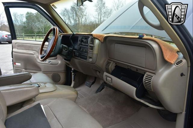 Photo of 1998 Black Chevrolet Tahoe