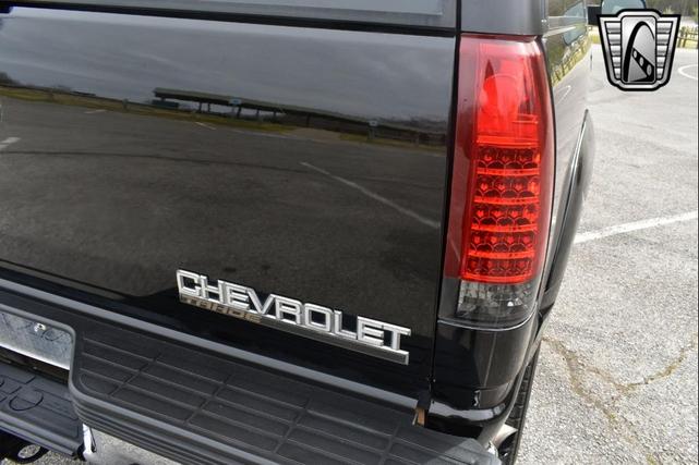 Photo of 1998 Black Chevrolet Tahoe
