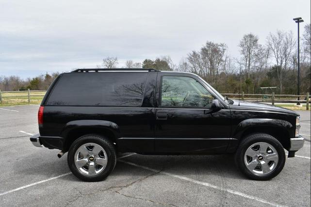 Photo of 1998 Black Chevrolet Tahoe