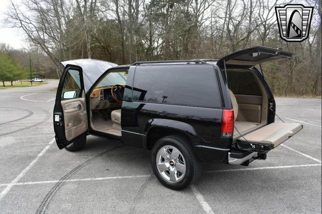 Photo of 1998 Black Chevrolet Tahoe