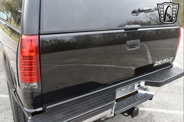 Photo of 1998 Black Chevrolet Tahoe