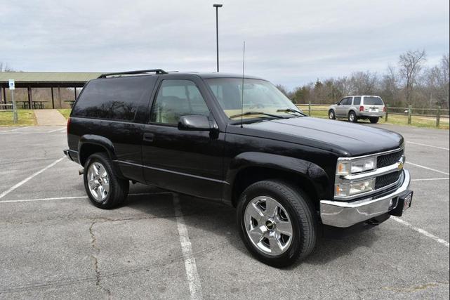 Photo of 1998 Black Chevrolet Tahoe