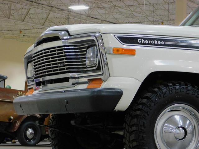 Photo of 1979 White Jeep Cherokee