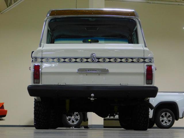 Photo of 1979 White Jeep Cherokee
