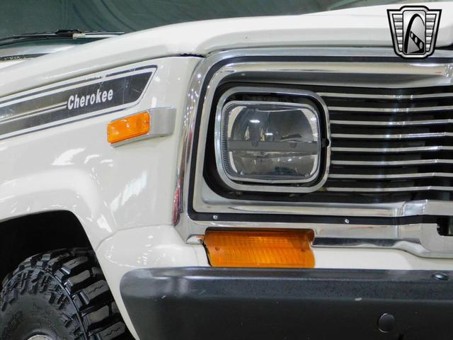 Photo of 1979 White Jeep Cherokee