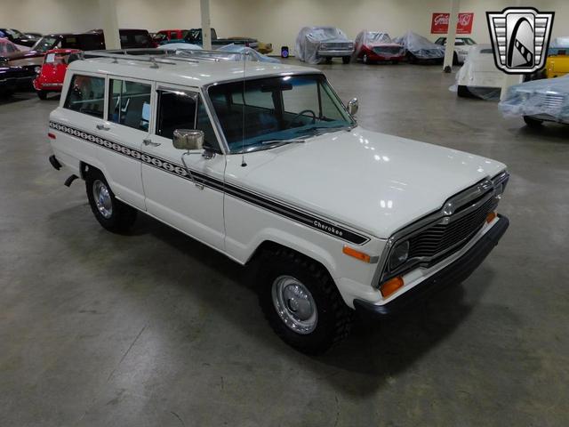 Photo of 1979 White Jeep Cherokee