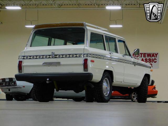 Photo of 1979 White Jeep Cherokee