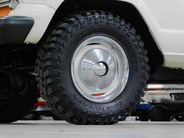 Photo of 1979 White Jeep Cherokee