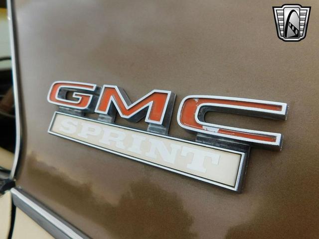 Photo of 1976 Brown/Beige 2 tone GMC Sprint