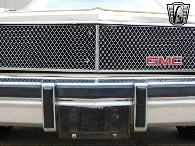 Photo of 1976 Brown/Beige 2 tone GMC Sprint