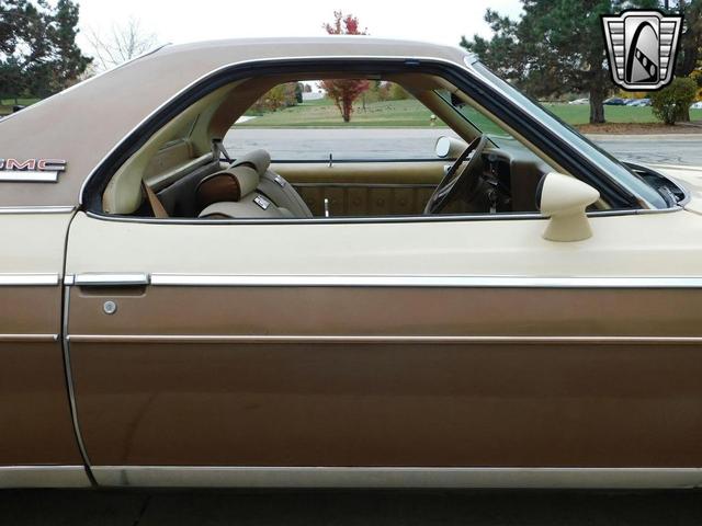Photo of 1976 Brown/Beige 2 tone GMC Sprint