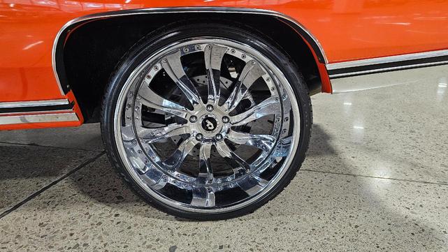 Photo of 1971 Orange w/ Green Pearl Chevrolet Monte Carlo