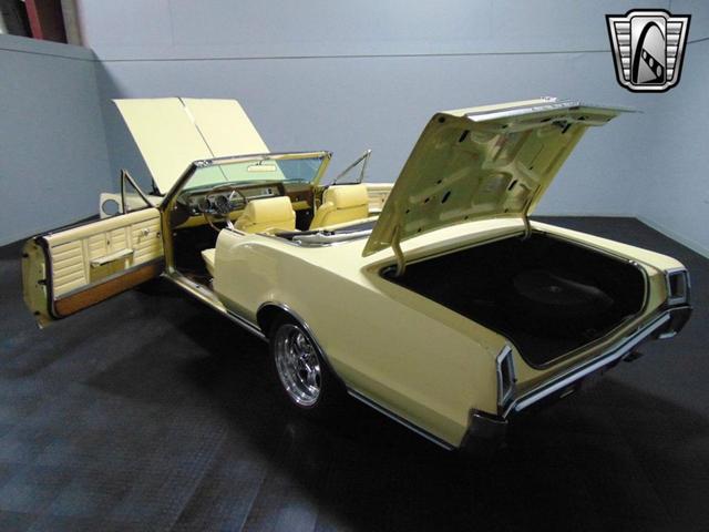 Photo of 1967 Saffron Yellow Oldsmobile Cutlass