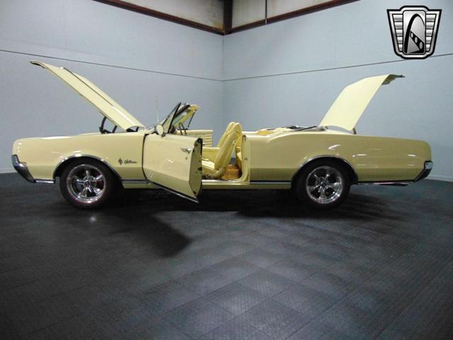 Photo of 1967 Saffron Yellow Oldsmobile Cutlass