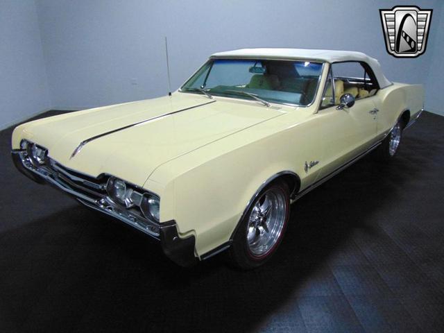Photo of 1967 Saffron Yellow Oldsmobile Cutlass