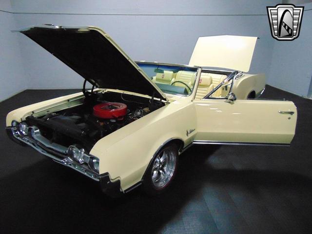 Photo of 1967 Saffron Yellow Oldsmobile Cutlass