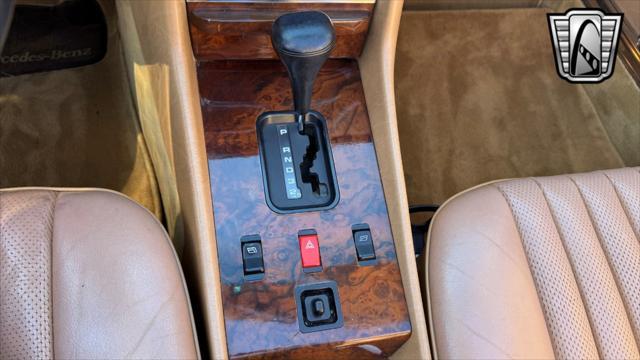 Photo of 1986 Red Mercedes-Benz 560SL