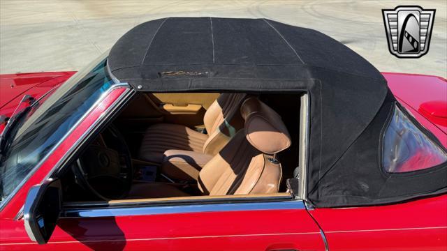 Photo of 1986 Red Mercedes-Benz 560SL
