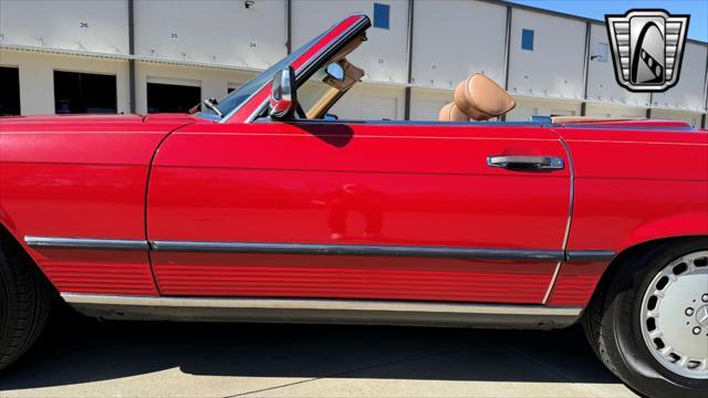 Photo of 1986 Red Mercedes-Benz 560SL