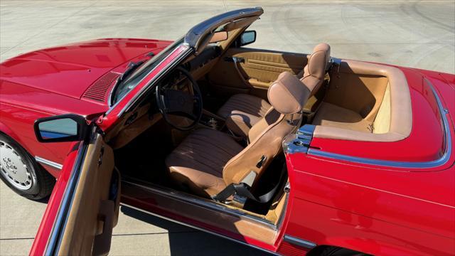Photo of 1986 Red Mercedes-Benz 560SL