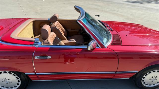 Photo of 1986 Red Mercedes-Benz 560SL