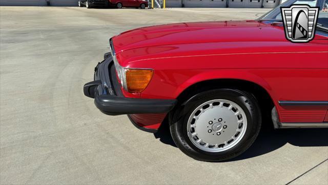 Photo of 1986 Red Mercedes-Benz 560SL
