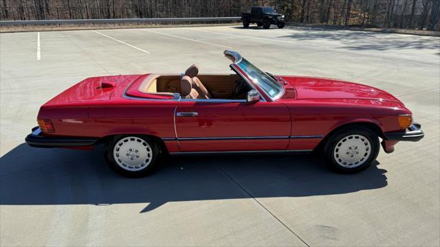 Photo of 1986 Red Mercedes-Benz 560SL