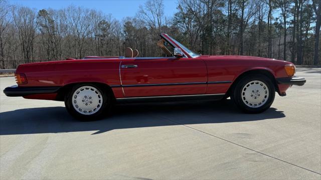 Photo of 1986 Red Mercedes-Benz 560SL