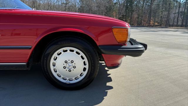 Photo of 1986 Red Mercedes-Benz 560SL