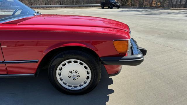 Photo of 1986 Red Mercedes-Benz 560SL