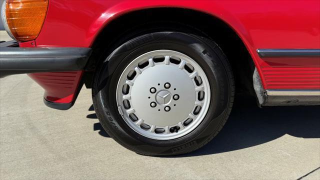 Photo of 1986 Red Mercedes-Benz 560SL