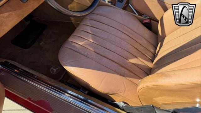 Photo of 1986 Red Mercedes-Benz 560SL