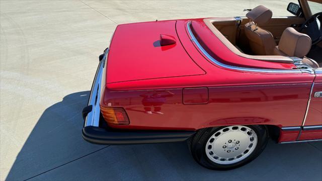 Photo of 1986 Red Mercedes-Benz 560SL
