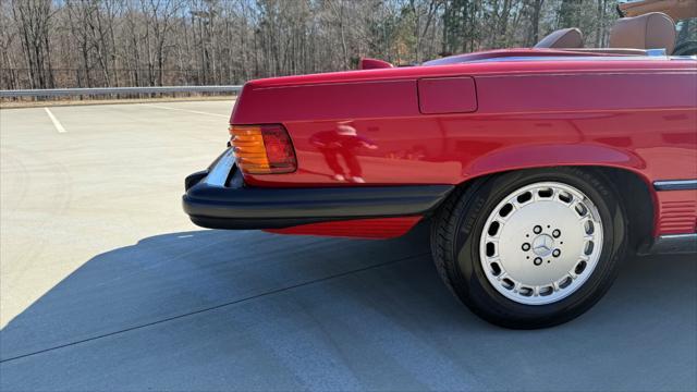 Photo of 1986 Red Mercedes-Benz 560SL