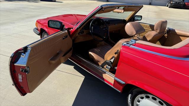 Photo of 1986 Red Mercedes-Benz 560SL