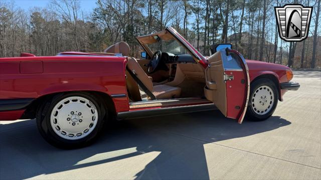 Photo of 1986 Red Mercedes-Benz 560SL