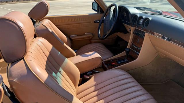 Photo of 1986 Red Mercedes-Benz 560SL