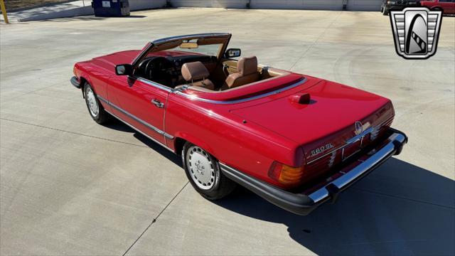 Photo of 1986 Red Mercedes-Benz 560SL