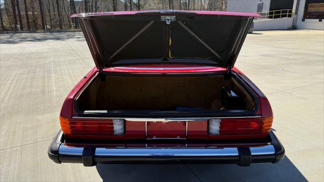 Photo of 1986 Red Mercedes-Benz 560SL