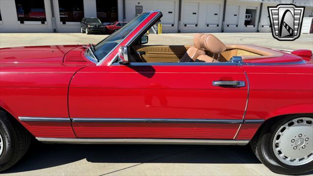 Photo of 1986 Red Mercedes-Benz 560SL