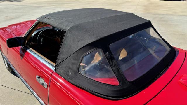 Photo of 1986 Red Mercedes-Benz 560SL