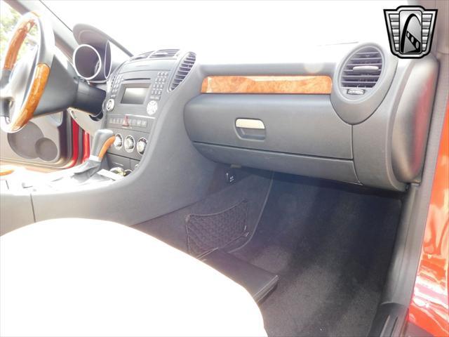 Photo of 2009 Red Mercedes-Benz SLK-Class