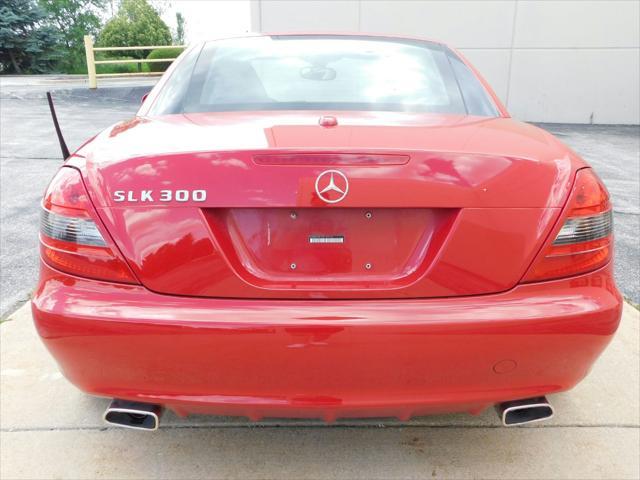 Photo of 2009 Red Mercedes-Benz SLK-Class