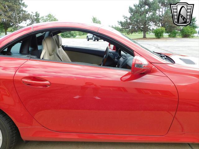 Photo of 2009 Red Mercedes-Benz SLK-Class