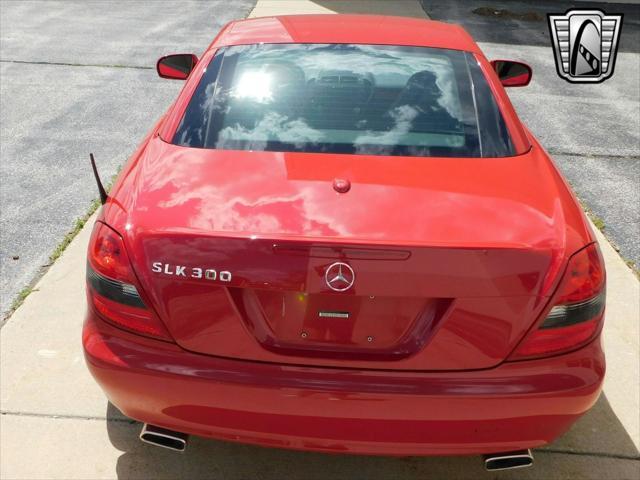 Photo of 2009 Red Mercedes-Benz SLK-Class