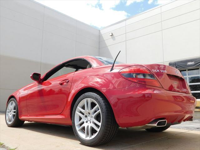 Photo of 2009 Red Mercedes-Benz SLK-Class