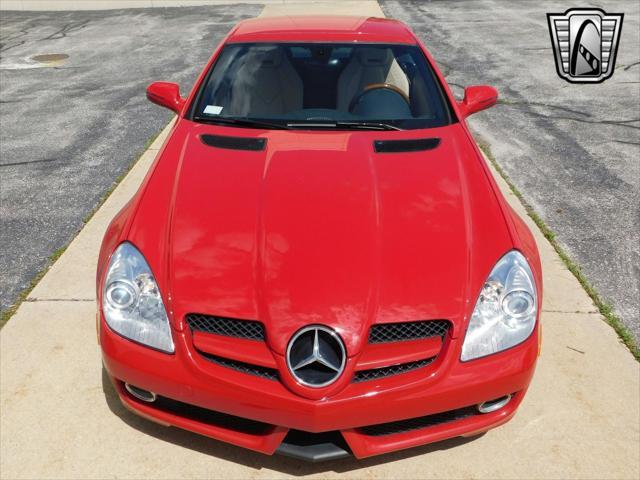 Photo of 2009 Red Mercedes-Benz SLK-Class