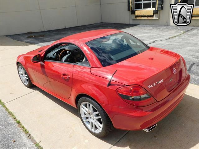 Photo of 2009 Red Mercedes-Benz SLK-Class